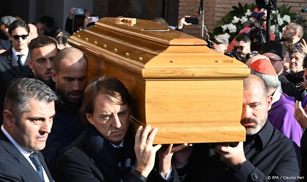 Oud-topspelers brengen laatste groet aan Mihajlovic