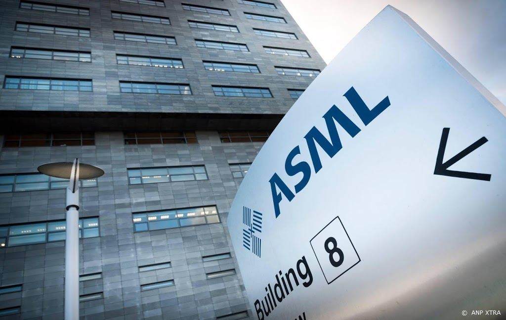 Chipmachinemaker ASML geeft kijkje in de boeken