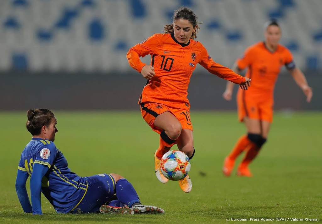 Van Dijk en Van de Donk Oranje-inbreng bij UEFA's jaarteams