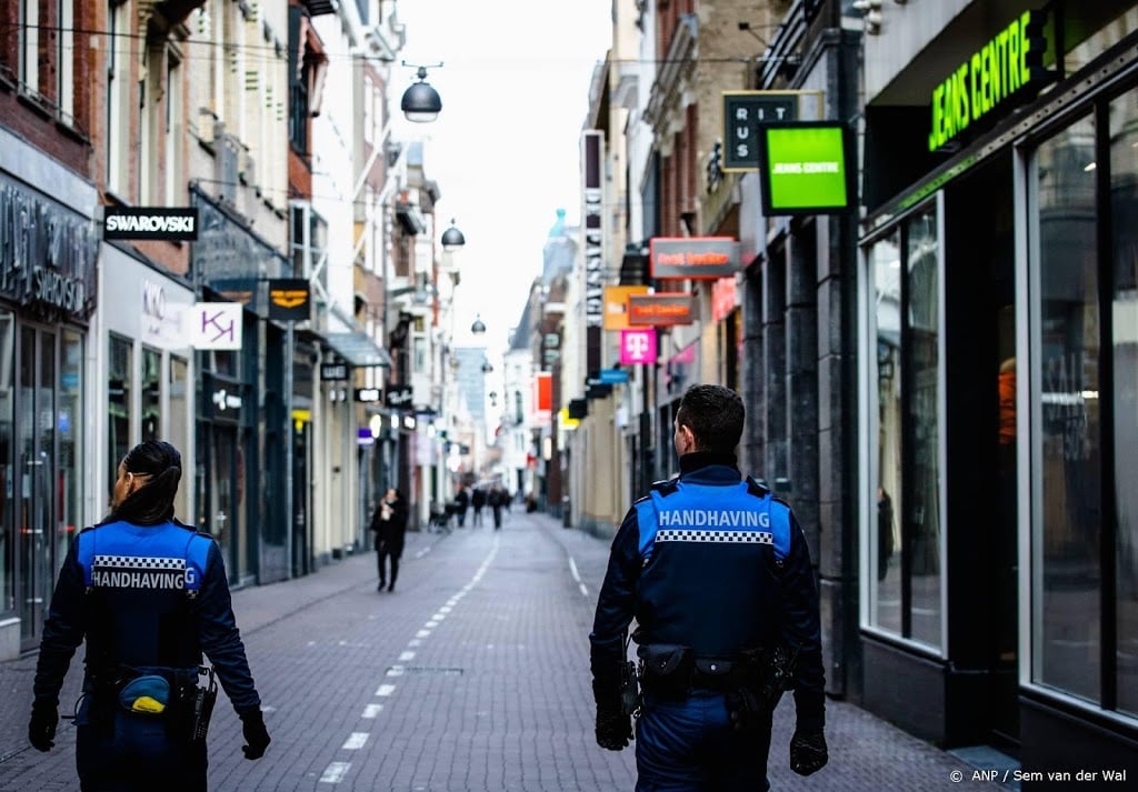 'Boa's moeten samen met politie de straat op bij avondklok'