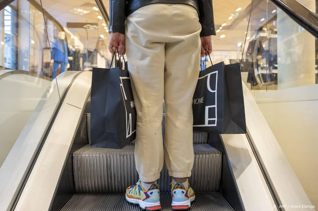 Vertrouwen consumenten daalt voor vierde maand op rij