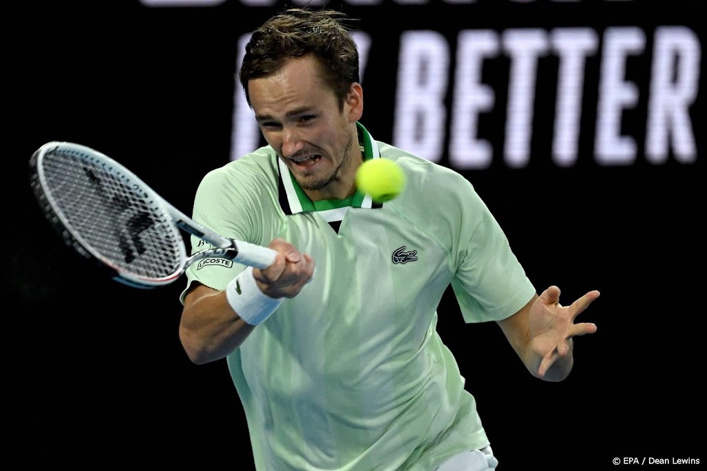 Medvedev verslaat Kyrgios en is tegenstander Van de Zandschulp