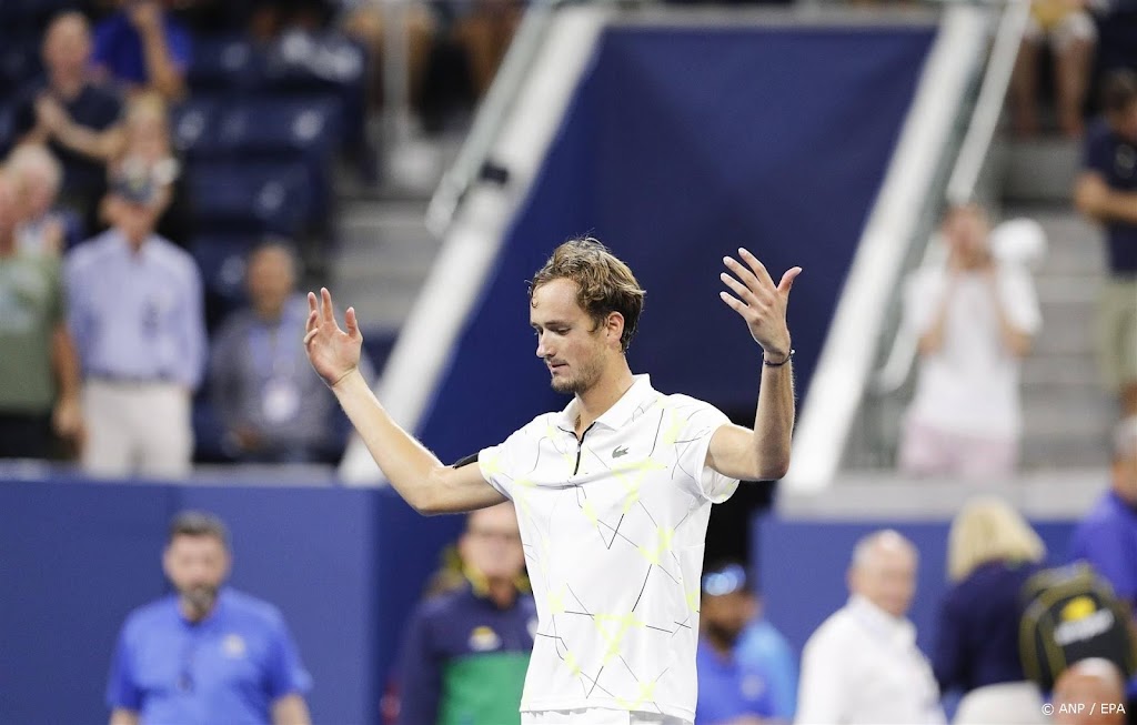 Medvedev in drie sets door naar vierde ronde Australian Open