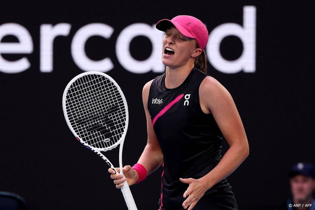 Tiener Noskova slaat toernooifavoriet Swiatek uit Australian Open