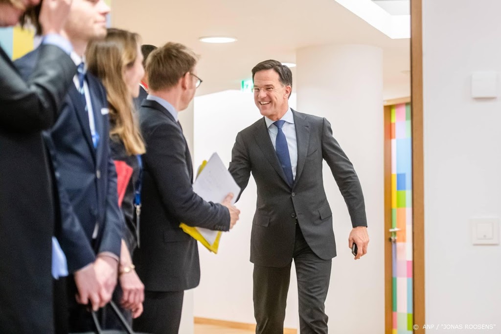 Rutte gaat boek lezen bij Europese begrotingsonderhandelingen