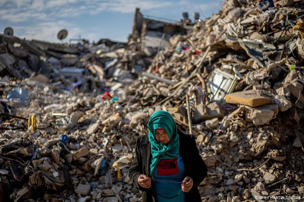 NAVO stuurt containers naar Turkije voor tijdelijke huisvesting