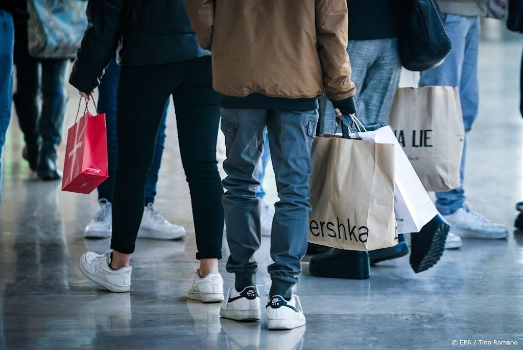 Consumentenvertrouwen krabbelt verder op, maar blijft laag