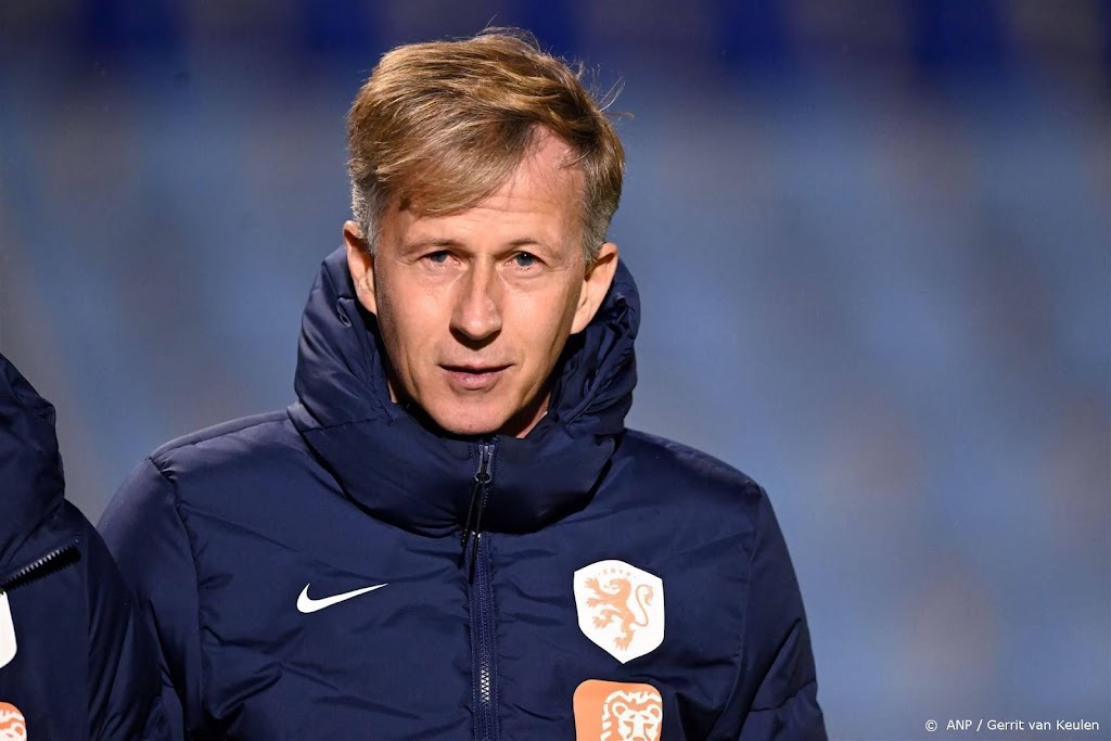 Bondscoach Jonker wil bij Oranje meer drang om te winnen zien