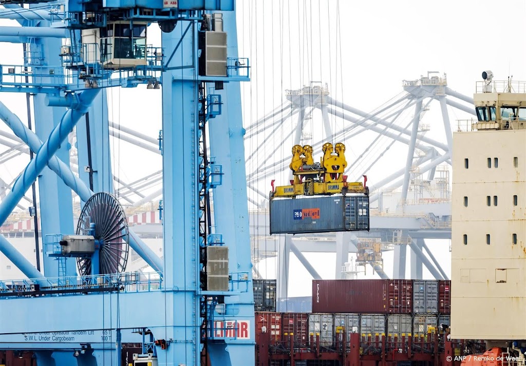 Onrust in wereld en zwakke economie raken overslag haven Rotterdam