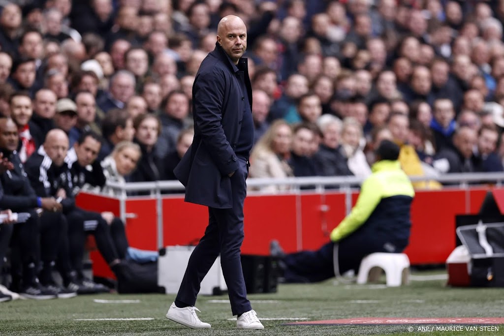 Slot ziet Feyenoord veel goed doen maar weer van Ajax verliezen