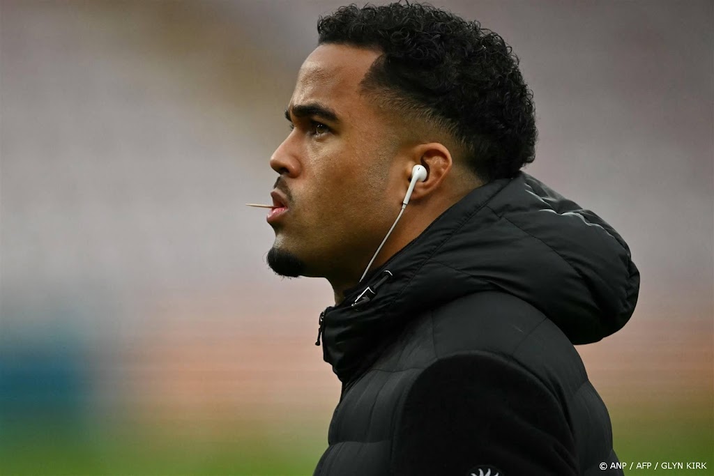 Oranje start met aanvallende middenvelder Kluivert tegen Spanje