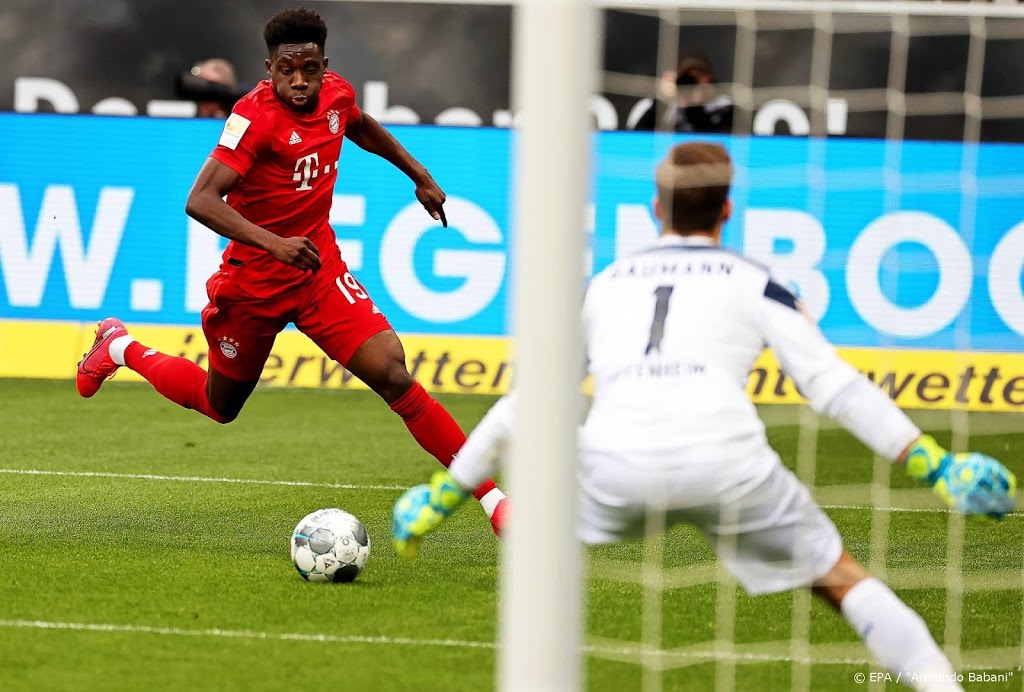 Voetballer Davies tot 2025 bij Bayern München