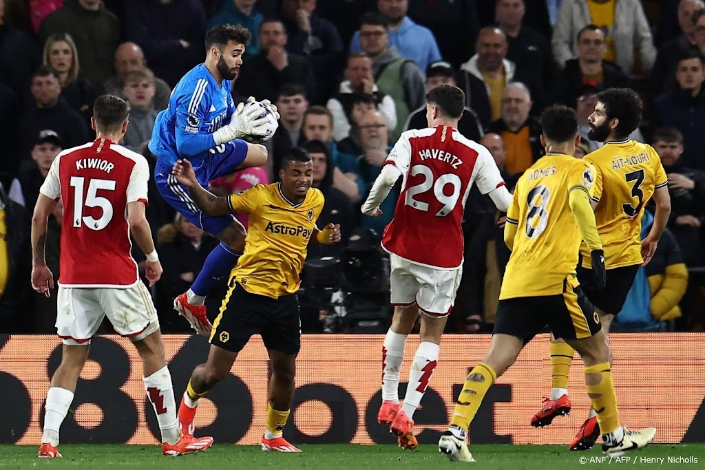 Arsenal blijft dankzij zege op Wolverhampton meedoen in titelrace