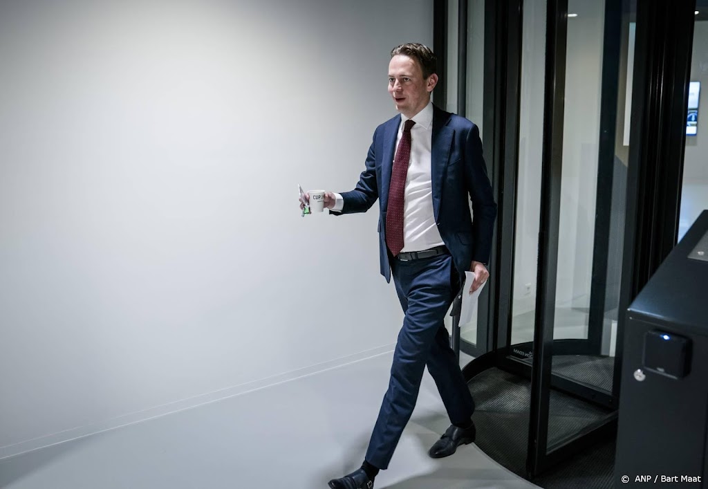 Oppositie: verhoging AOW is sigaar uit eigen doos