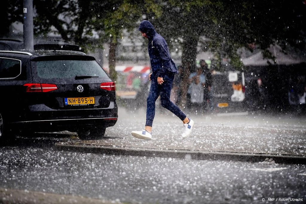 Zondagavond code geel in deel van het land wegens onweersbuien