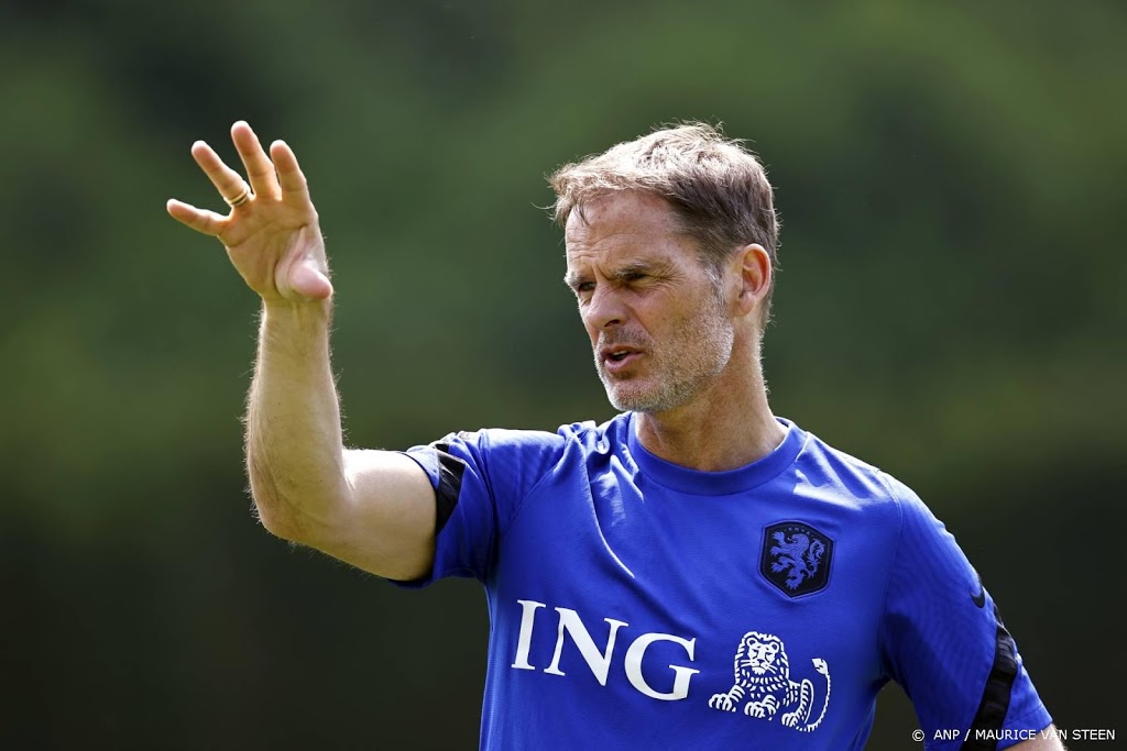 Bondscoach De Boer voelt mee met collega Steijn