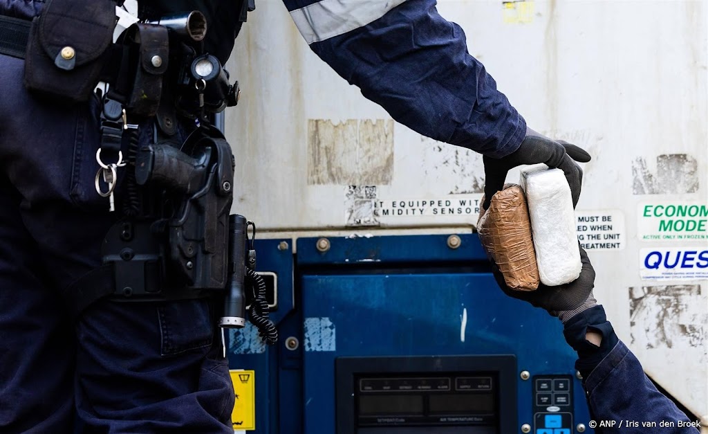 Ruim 3600 kilo cocaïne gevonden in lading bananen in Vlissingen