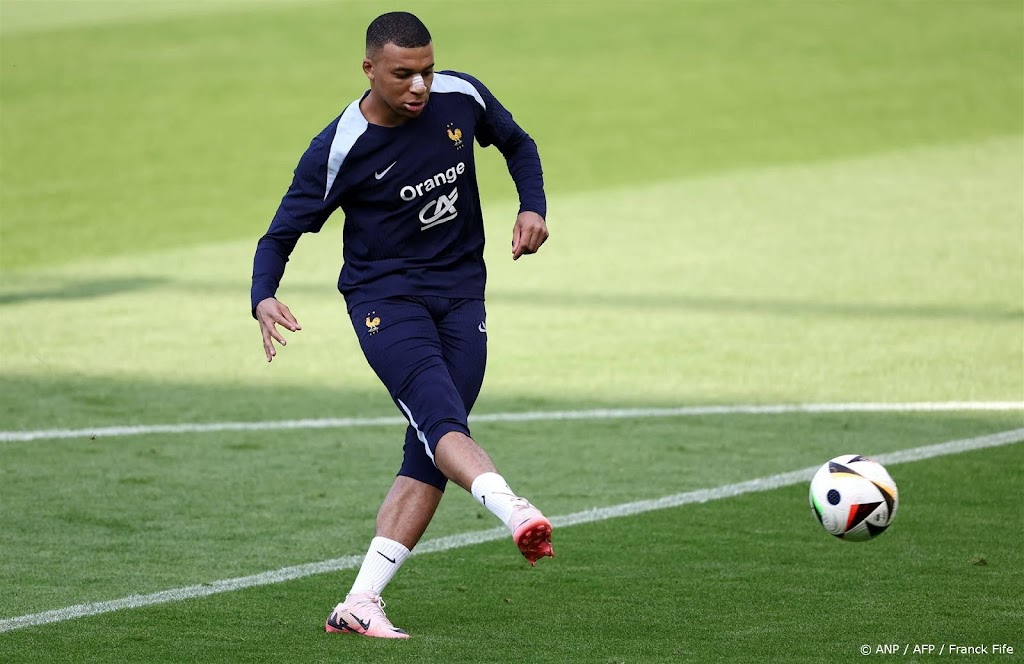 Franse ploeg arriveert met Mbappé in Leipzig