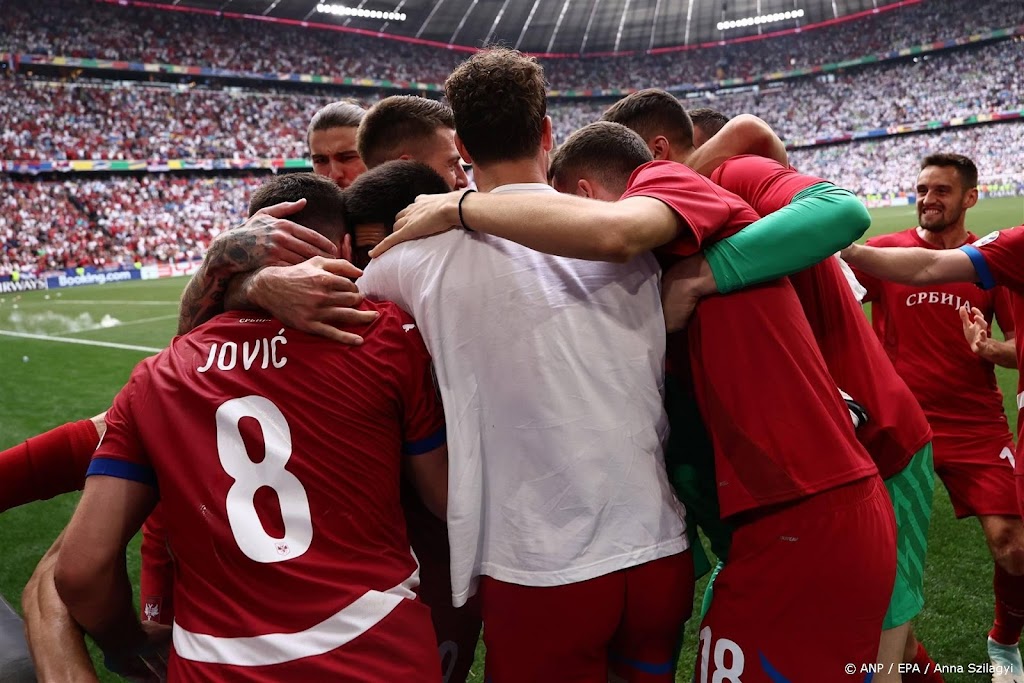 Servië ontsnapt en speelt gelijk tegen Slovenië op EK