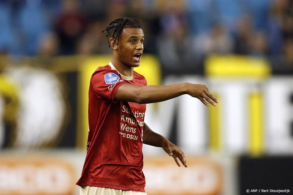 Heracles Almelo huurt verdediger Benita van Feyenoord