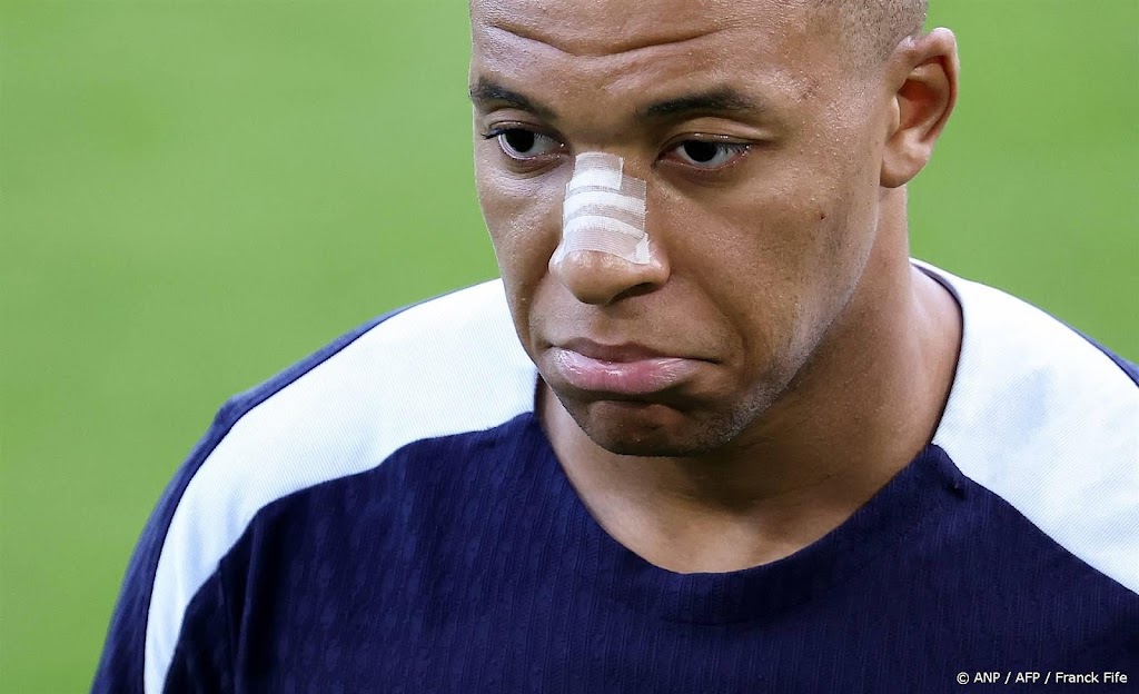 Mbappé ruziet met masker op afsluitende training Frankrijk