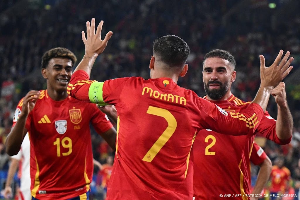 Spanje verslaat regerend kampioen Italië dankzij eigen doelpunt