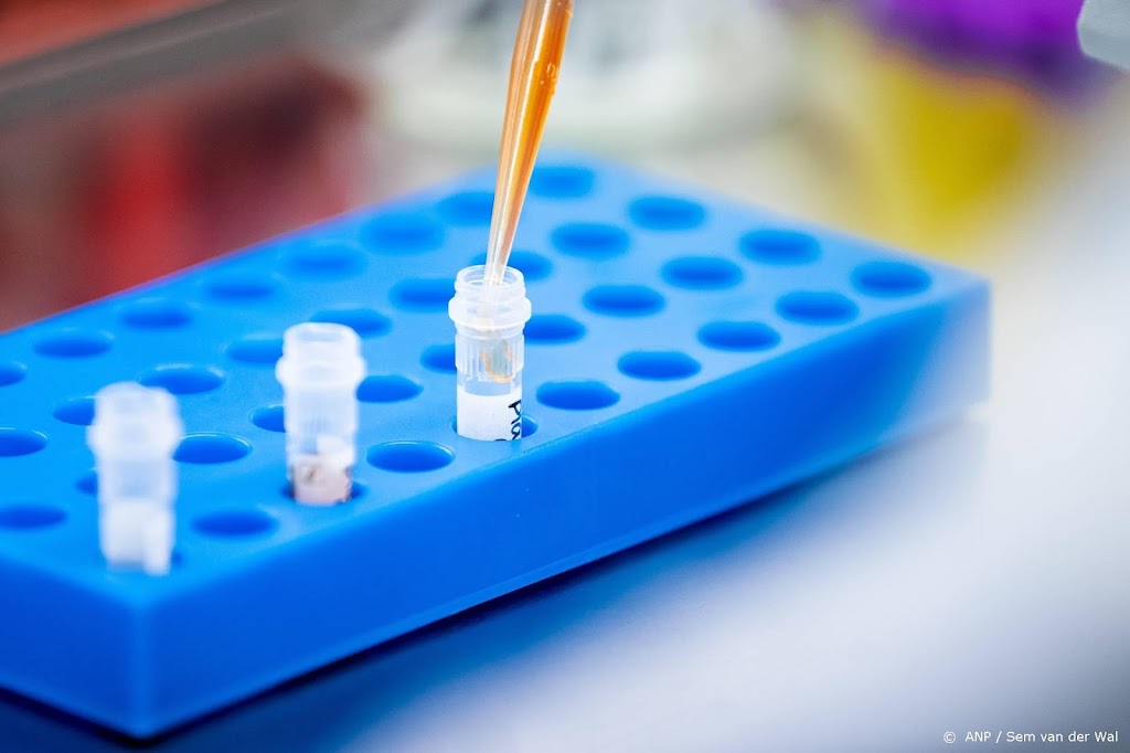 Aantal positieve coronatests gedaald naar bijna 7000