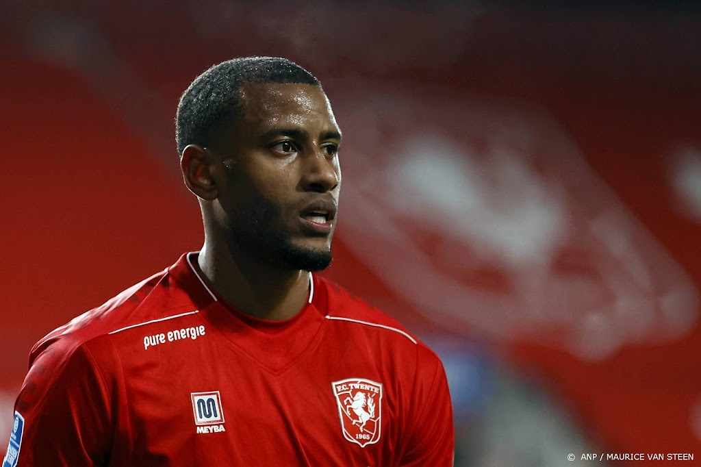Oud-international Narsingh vervolgt voetballoopbaan in Polen