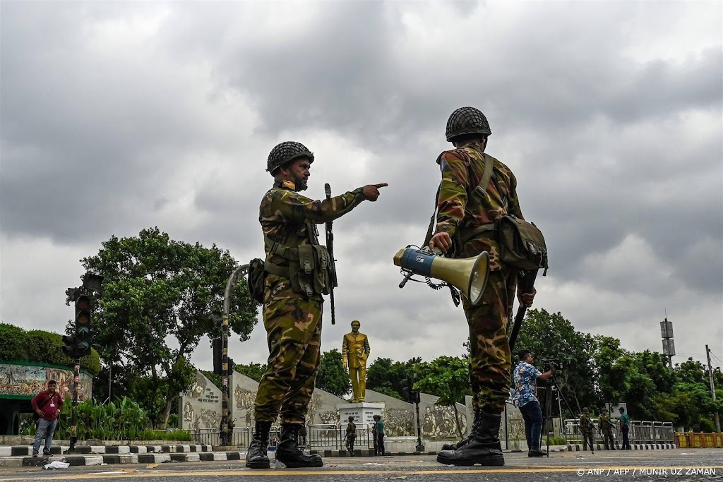 Uitgaansverbod en leger op straat in Bangladesh