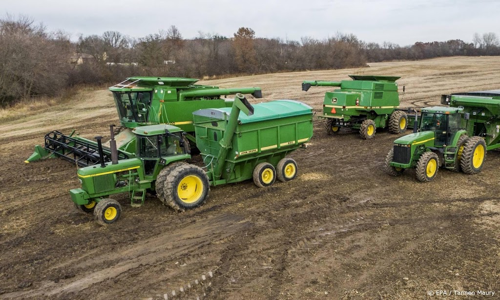 Tractorbouwer Deere krikt winstverwachting op dankzij sterke vraag