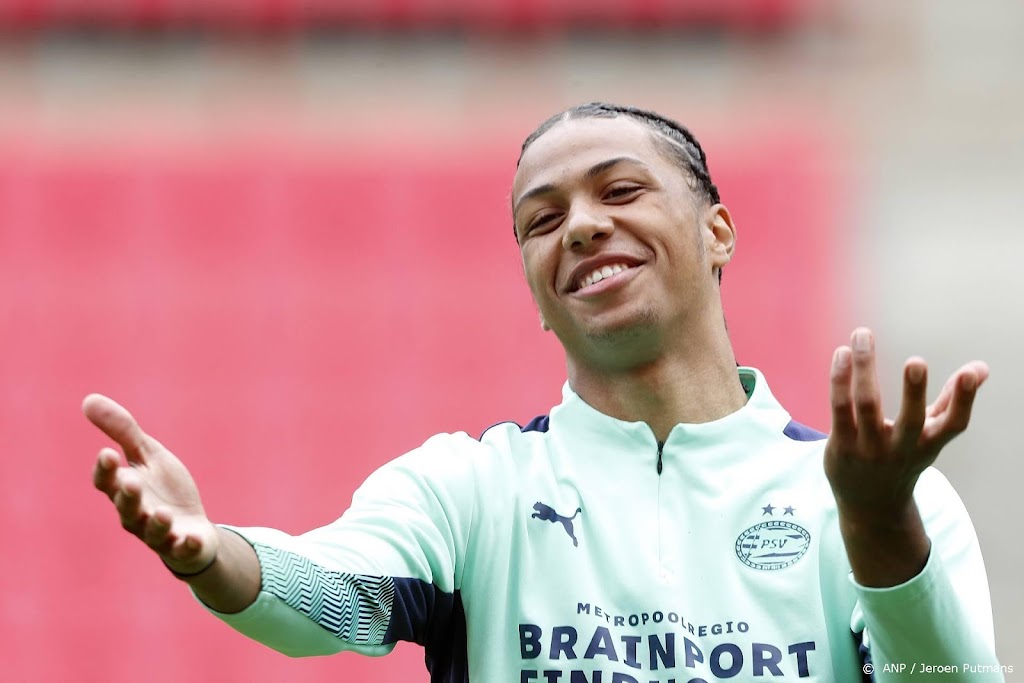 PSV legt aanvaller Fofana tot medio 2025 vast