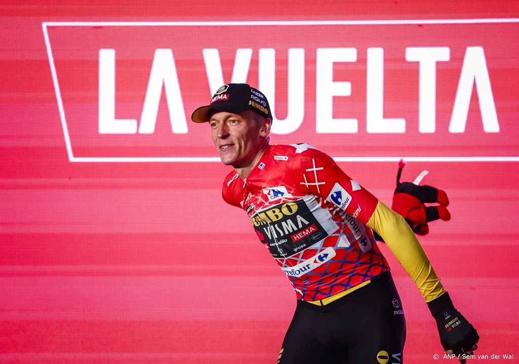 Gesink wacht mooie dag in leiderstrui Vuelta