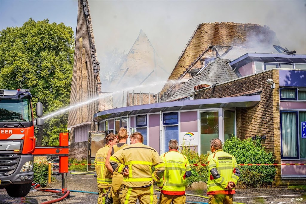 Gereformeerde kerk in Epe volledig uitgebrand, geen gewonden