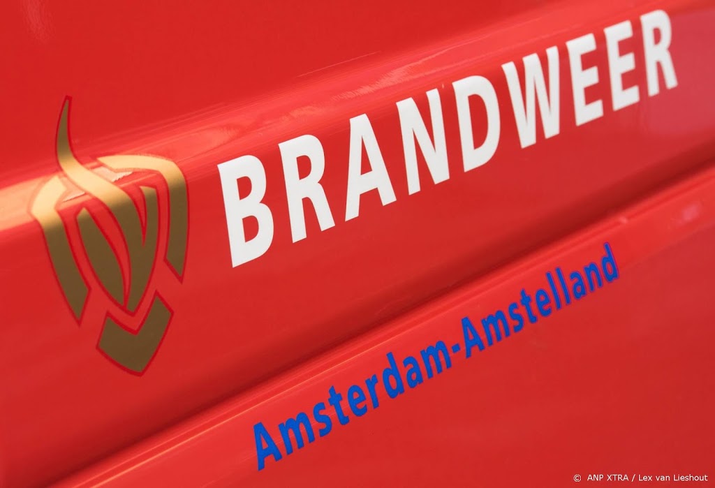 Grote brand in Amsterdam, tientallen flatwoningen ontruimd