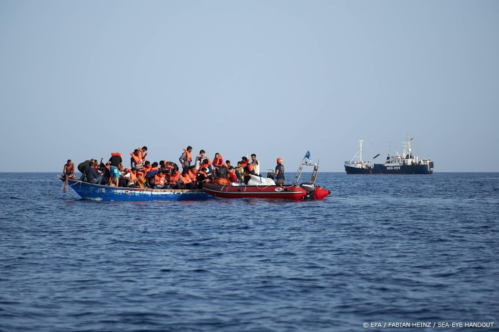 Duits reddingsschip haalt 133 Libische vluchtelingen van bootjes