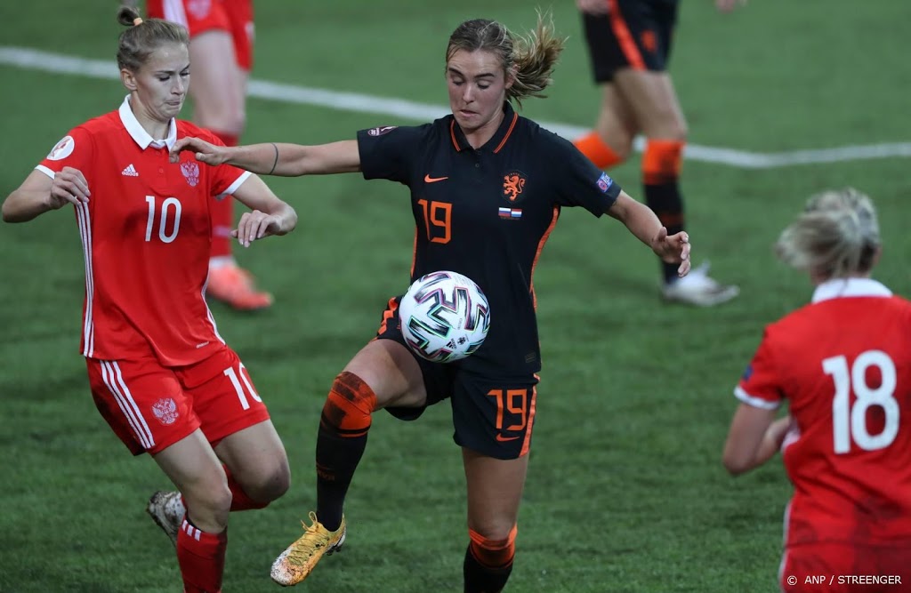 Voetbalster Roord verlaat trainingskamp Oranje met knieblessure