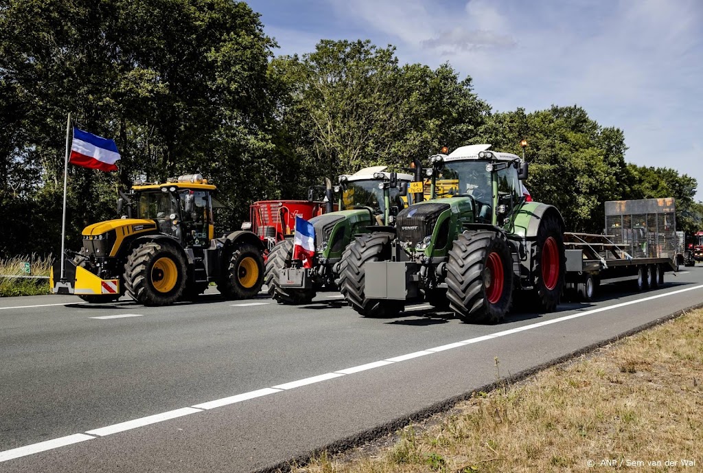 Groep van zo'n veertig trekkers onderweg naar Den Haag