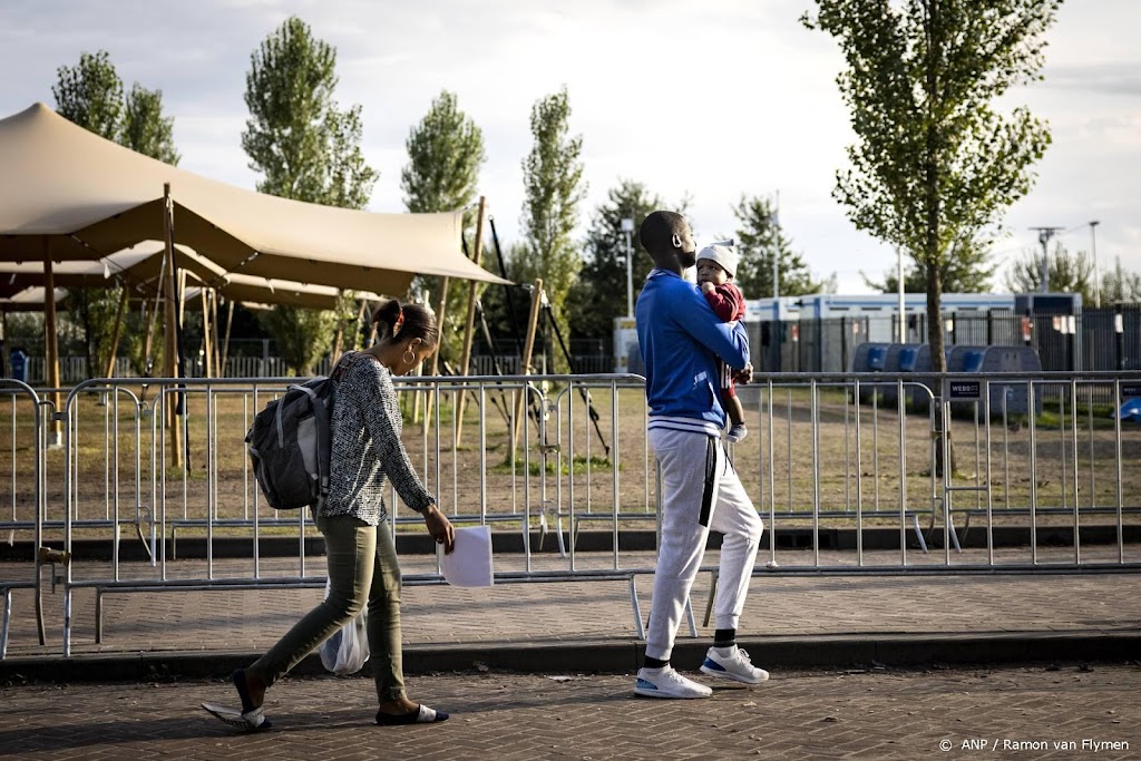 Druk bij aanmeldcentrum Ter Apel, mensen naar nachtopvang elders
