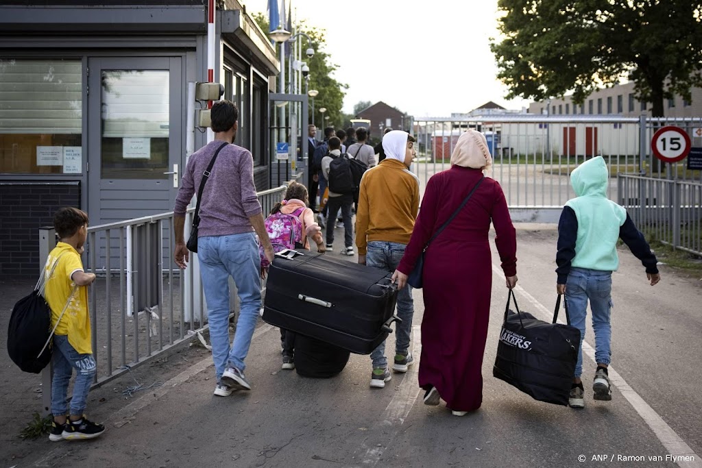 Druk bij aanmeldcentrum Ter Apel, mensen naar nachtopvang elders