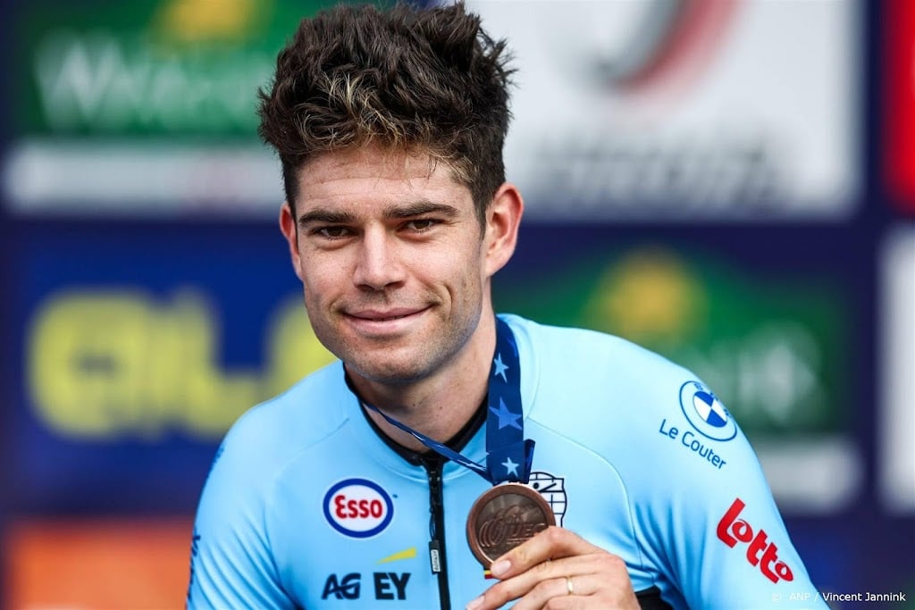 Einde carrière wielrenner Van Hooydonck komt hard aan bij Van Aert