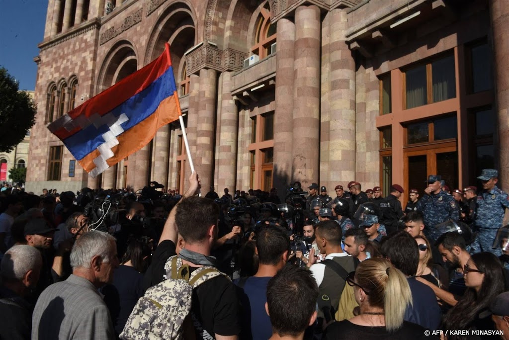 Duizenden Armeniërs protesteren tegen premier om Nagorno-Karabach