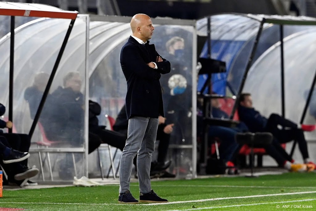 Nieuwe coronagevallen binnen spelersgroep, AZ overlegt met UEFA