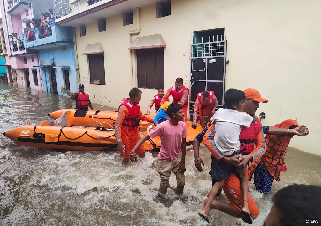 Meer dan honderd doden door noodweer in India en Nepal