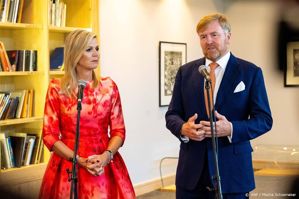 Koning kijkt niet anders terug op relatie met Bernhard