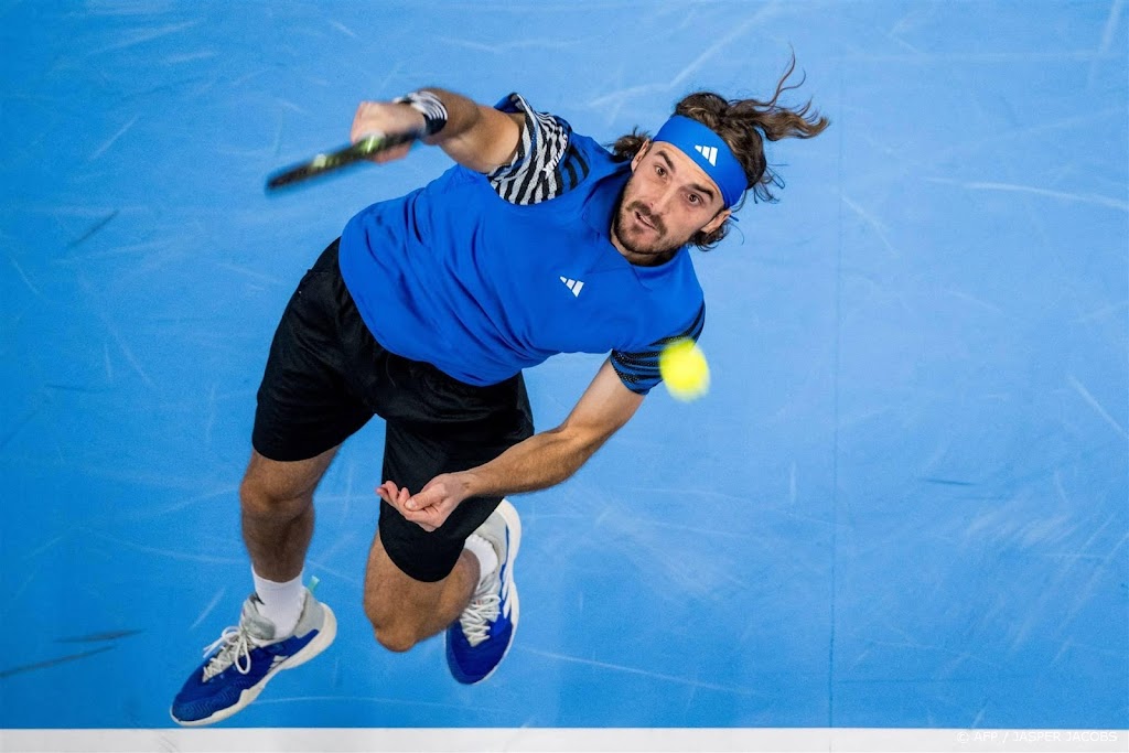 Tsitsipas maakt status waar en bereikt laatste vier in Antwerpen