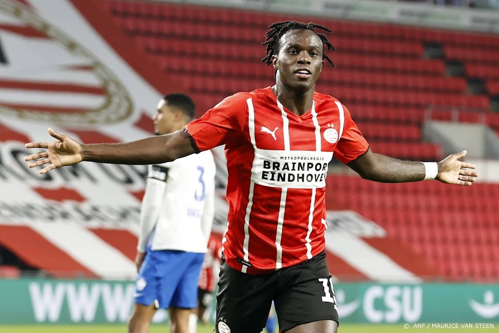 PSV boekt ondanks vele afwezigen tegen Vitesse derde zege op rij