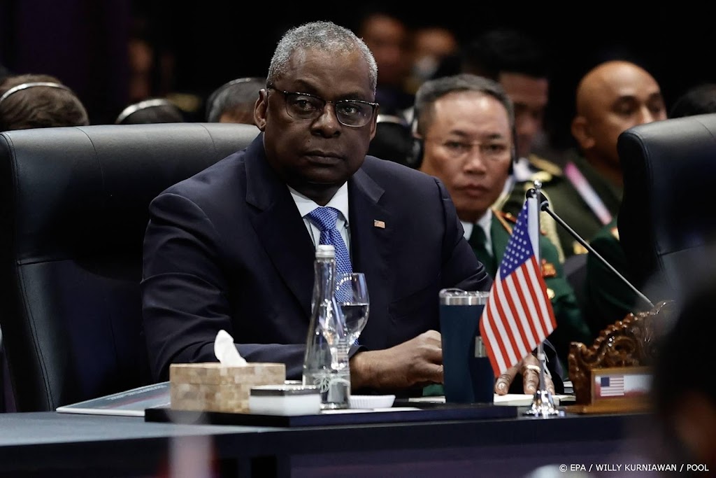 Amerikaanse defensieminister bezoekt Oekraïne
