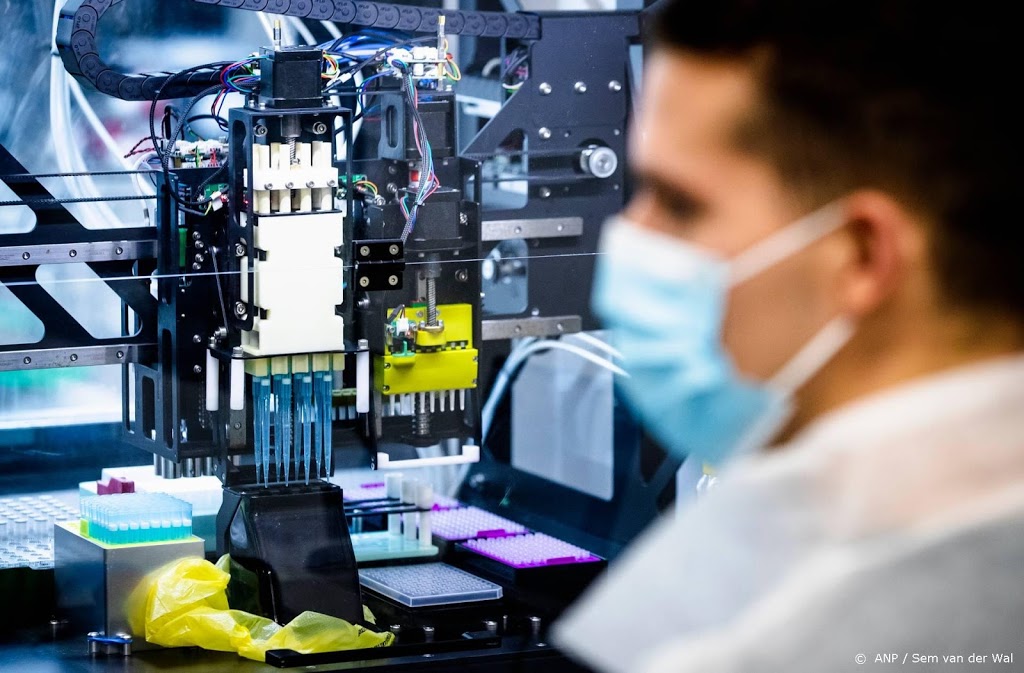 Microbioloog Bonten: Er zullen meer virusvarianten opduiken