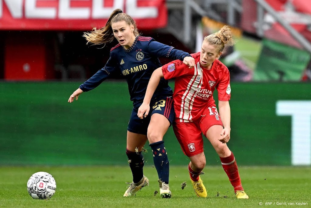 Voetbalster Pelova staat voor transfer van Ajax naar Arsenal