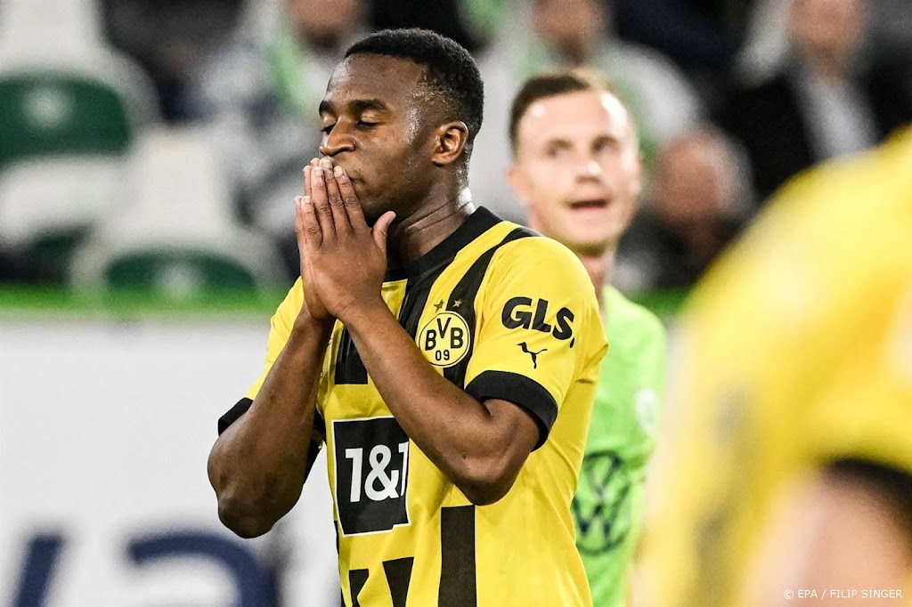 Gewilde Moukoko kiest voorlopig voor Borussia Dortmund